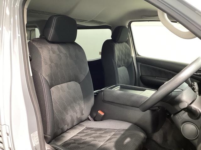 キャラバン ロングプレミアムＧＸ　マルチベッドテーブル付き　メモリーナビ　全周囲カメラ　ＥＴＣ　障害物センサー（14枚目）