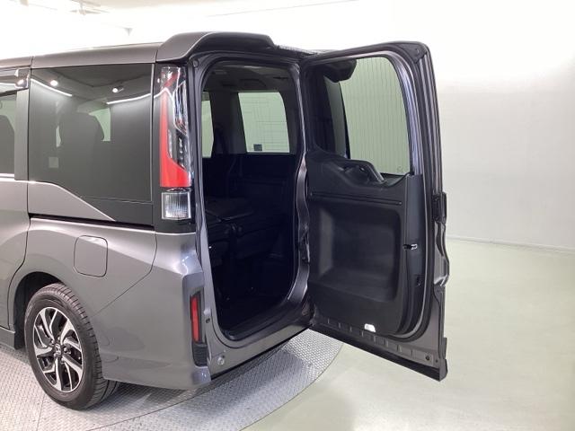 ステップワゴンスパーダ スパーダ・クールスピリットホンダセンシング　４ＷＤ　純正メモリーナビ　ドラレコ　ＥＴＣ　ホンダセンシング　シートヒーター　バックカメラ　両側電動スライドドア　３列シート　ウォークスルー　フルセグ　オートクルーズコントロール　ターボ　ＤＶＤ再生（8枚目）