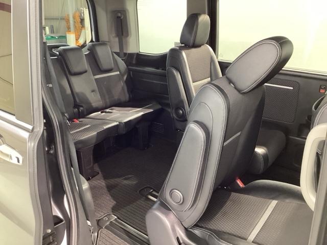 ステップワゴンスパーダ スパーダ・クールスピリットホンダセンシング　４ＷＤ　純正メモリーナビ　ドラレコ　ＥＴＣ　ホンダセンシング　シートヒーター　バックカメラ　両側電動スライドドア　３列シート　ウォークスルー　フルセグ　オートクルーズコントロール　ターボ　ＤＶＤ再生（13枚目）