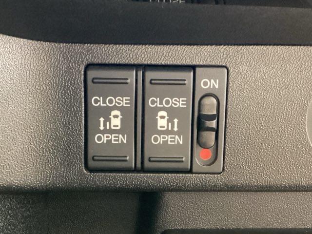 ステップワゴンスパーダ スパーダ・クールスピリットホンダセンシング　４ＷＤ　純正メモリーナビ　ドラレコ　ＥＴＣ　ホンダセンシング　シートヒーター　バックカメラ　両側電動スライドドア　３列シート　ウォークスルー　フルセグ　オートクルーズコントロール　ターボ　ＤＶＤ再生（42枚目）