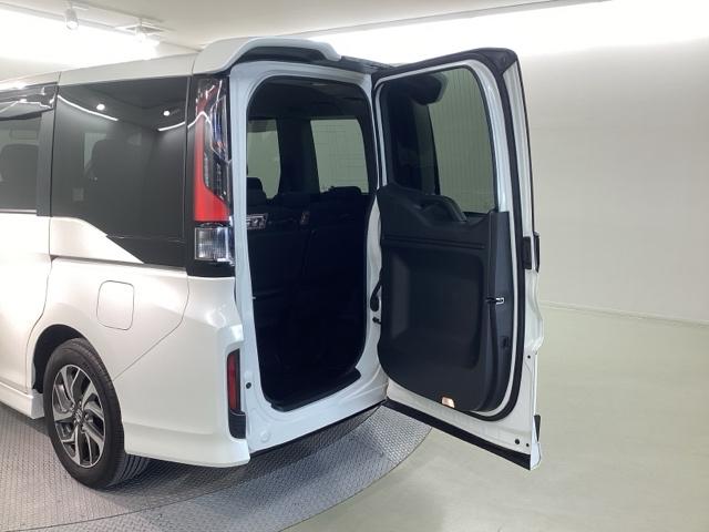 ステップワゴンスパーダ スパーダ　純正メモリーナビ　ＥＴＣ　ロールシェード　スマートキー（9枚目）