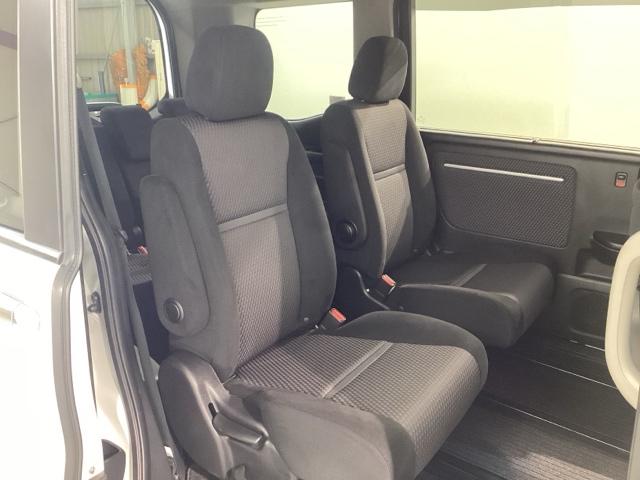 ステップワゴンスパーダ スパーダ　純正メモリーナビ　ＥＴＣ　ロールシェード　スマートキー（11枚目）