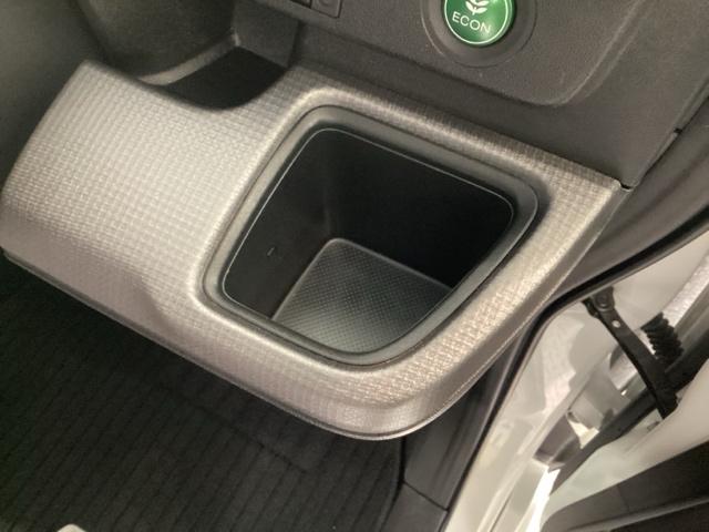 ステップワゴンスパーダ スパーダ　純正メモリーナビ　ＥＴＣ　ロールシェード　スマートキー（43枚目）