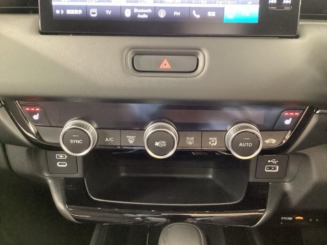 ヴェゼル ｅ：ＨＥＶＺ　当社デモカー　純正スマートナビ　ドラレコ　ＥＴＣ２．０　全周囲カメラ　障害物センサー　シートヒーター（27枚目）