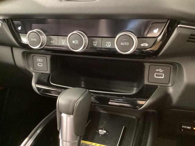 ヴェゼル ｅ：ＨＥＶＺ　当社デモカー　純正スマートナビ　ドラレコ　ＥＴＣ２．０　全周囲カメラ　障害物センサー　シートヒーター（42枚目）