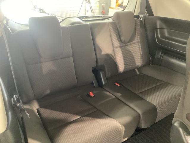 �R��ڃV�[�g���Q��ڂ��O��ɃX���C�h����̂ő������L�X���g�������܂���