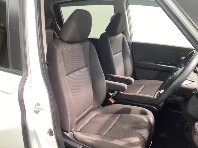 �傫�ȃt�����g�V�[�g�ł������ƃh���C�u�A�������^�]�����܂����n�C�g�A�W���X�^�[���t���Ă���̂ł��D���Ȉʒu�ɒ����ł��܂��B