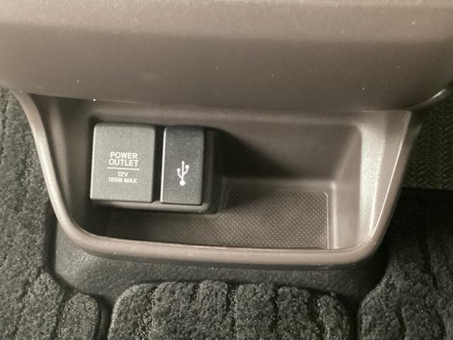 �\�P�b�g�ނ��[�����Ή��̃P�[�u��������Ύԓ��ŃX�}�z�Ȃǂ̏[�d���\�ł���