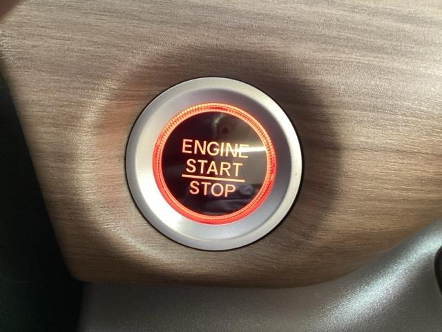 �G���W���X�^�[�g�X�C�b�`���L�[���ԓ��ɂ���΁A�G���W���̎n���E��~�̓u���[�L�𓥂�ŃX�C�b�`�����������I�L�[�����o����Ԃ��Ȃ��A�����v�b�V���ŃG���W���𑀍삷��̂ŊȒP�ŃX���[�Y�ł��B