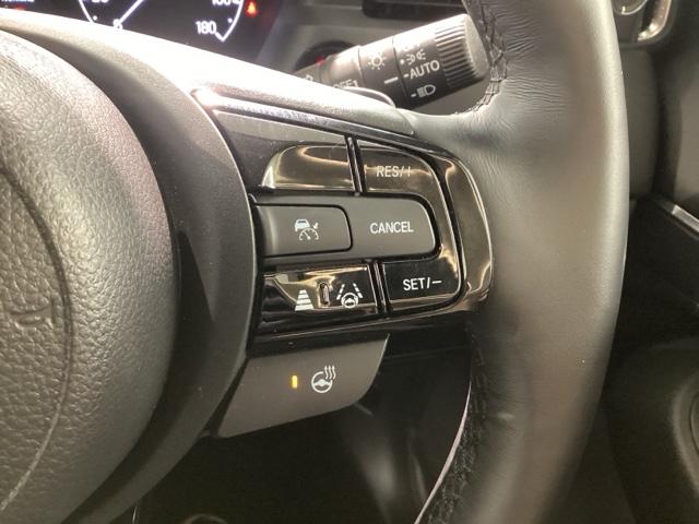 ����₷���n���h���ɂ́A�I�[�f�B�I�R���g���[���ƃN���[�Y�R���g���[���X�C�b�`����������Ă���A�n���h�������𗣂����ɑ��삪�o���܂��B