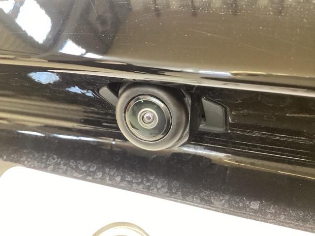 �Ԃ̌���ɏ��^�J�������t���Ă���o�b�N����ۂ̌���̗l�q�����j�^�[��ɕ\�����܂��B