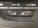 運転席と助手席にはシートヒーターが付いています☆寒い時期に腰周りを温めてくれるので体全体が温まりやすいのは勿論、暖房と違い顔に風が当たらないので、乾燥肌やドライアイの方でも大丈夫☆