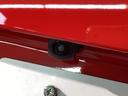 車の後方に小型カメラが付いておりバックする際の後方の様子をモニター上に表示します。