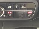 運転席と助手席にはシートヒーターが付いています☆寒い時期に腰周りを温めてくれるので体全体が温まりやすいのは勿論、暖房と違い顔に風が当たらないので、乾燥肌やドライアイの方でも大丈夫☆