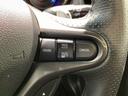 ステアリングスイッチ☆ハンドルから手を離さなくても手元のスイッチで音量調節や選曲操作等が行なえます。運転中視線をそらさなくても操作ができ便利です。