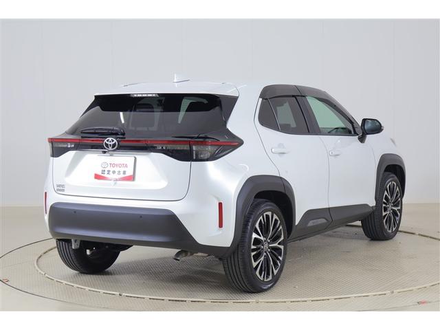 ヤリスクロス Ｚ　バックモニタ　横滑り防止システム　イモビ　カーテンエアバッグ　ＴＶ　クルーズＣ　エアコン　スマートキ－　アルミ　地デジ　キーフリー　パワステ　ダブルエアバック　ＬＥＤヘット　エアバッグ　記録簿有（3枚目）