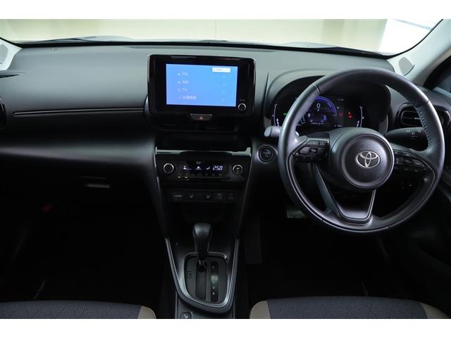 ヤリスクロス ハイブリッドＺ　ドライブレコーダ　インテリジェントキー　アルミホイル　ＬＥＤライト　１オ－ナ－　リアカメラ　クルーズコントロール　整備記録簿　横滑り防止システム　ＴＶ　電動シ－ト　パワステ　オートエアコン　キーフリー（4枚目）