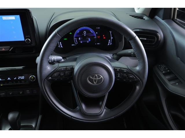 ヤリスクロス ハイブリッドＺ　ドライブレコーダ　インテリジェントキー　アルミホイル　ＬＥＤライト　１オ－ナ－　リアカメラ　クルーズコントロール　整備記録簿　横滑り防止システム　ＴＶ　電動シ－ト　パワステ　オートエアコン　キーフリー（10枚目）