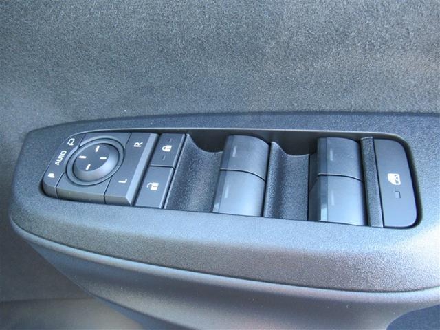 ヤリスクロス ハイブリッドＺ　ドライブレコーダ　インテリジェントキー　アルミホイル　ＬＥＤライト　１オ－ナ－　リアカメラ　クルーズコントロール　整備記録簿　横滑り防止システム　ＴＶ　電動シ－ト　パワステ　オートエアコン　キーフリー（29枚目）