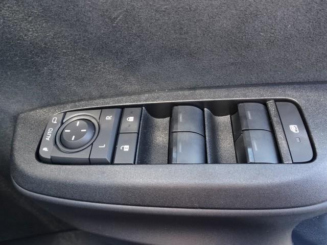 ヤリス ハイブリッドZ TSS キーレス フルセグテレビ オートエアコン バックモニター LEDライト クルコン スマートキー TV ETC ワンオーナー ドライブレコーダー ESC ミュージックプレイヤー接続可 記録簿(30枚目)