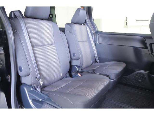 ヴォクシー ＺＳ　煌　地上デジタル　ＴＳＳ　両側パワードア　アイドリングストップ車　パワーウィンド　横滑防止　１オーナ　整備記録簿　ＤＶＤ可　盗難防止装置　スマートエントリー　Ｂカメラ　ＬＥＤヘッドライト　メモリーナビ（16枚目）