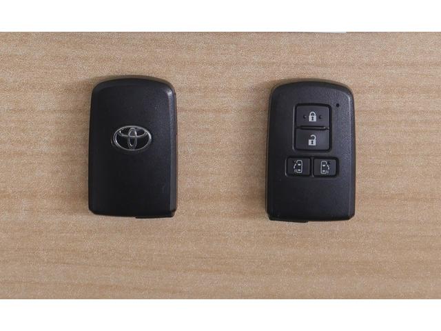 ヴォクシー ＺＳ　煌　地上デジタル　ＴＳＳ　両側パワードア　アイドリングストップ車　パワーウィンド　横滑防止　１オーナ　整備記録簿　ＤＶＤ可　盗難防止装置　スマートエントリー　Ｂカメラ　ＬＥＤヘッドライト　メモリーナビ（21枚目）
