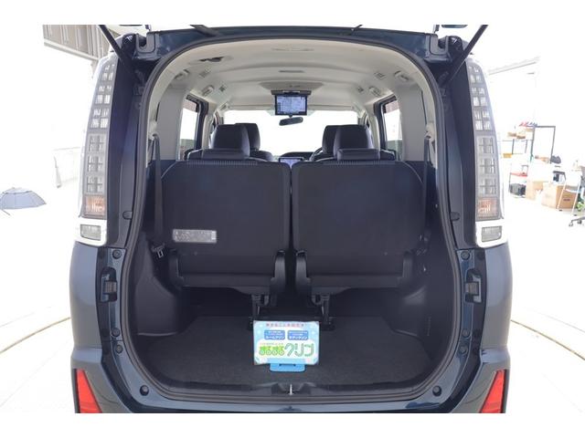 ヴォクシー ＺＳ　両電動スライドドア　地デジ　盗難防止システム　オートエアコン　ダブルエアバッグ　ＤＶＤ再生可　ＥＴＣ　ＬＥＤヘッドライト　キーレスエントリー　メモリーナビ　ナビＴＶ　３列シート　リアオートエアコン（18枚目）