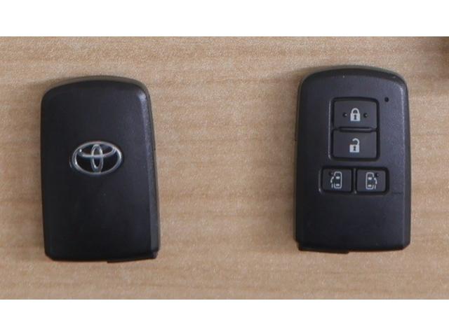 ヴォクシー ＺＳ　両電動スライドドア　地デジ　盗難防止システム　オートエアコン　ダブルエアバッグ　ＤＶＤ再生可　ＥＴＣ　ＬＥＤヘッドライト　キーレスエントリー　メモリーナビ　ナビＴＶ　３列シート　リアオートエアコン（21枚目）