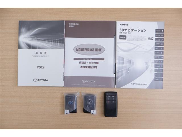 ヴォクシー ハイブリッドZS 煌II 両側パワスラドア キーフリー 1オナ ドラレコ付き 定期点検記録簿 リアエアコン スマートキー&プッシュスタート メモリーナビゲーション フルセグテレビ LEDヘッドライト アルミ ETC車載器(20枚目)