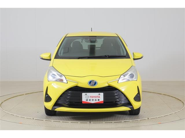 ヴィッツ ハイブリッドＦ　衝突軽減　ＬＥＤヘッドランプ　横滑り防止機能　盗難防止装置　スマートキー＆プッシュスタート　キーレス　ワンセグＴＶ　ＥＴＣ車載器　バックモニター　記録簿　エアコン　パワーステアリング　ＡＢＳ（2枚目）