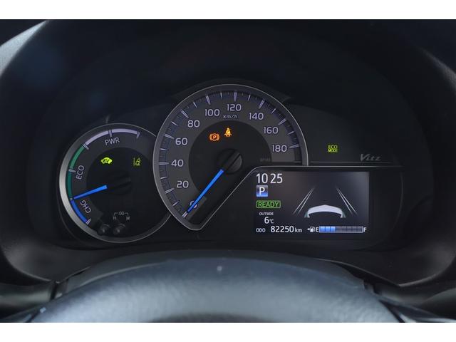 ヴィッツ ハイブリッドＦ　衝突軽減　ＬＥＤヘッドランプ　横滑り防止機能　盗難防止装置　スマートキー＆プッシュスタート　キーレス　ワンセグＴＶ　ＥＴＣ車載器　バックモニター　記録簿　エアコン　パワーステアリング　ＡＢＳ（5枚目）