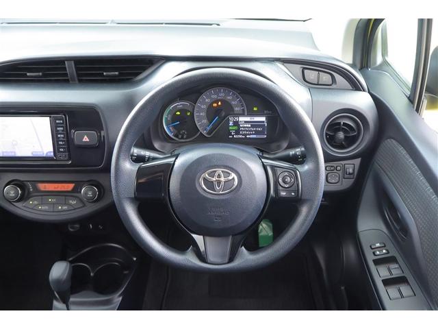 ヴィッツ ハイブリッドＦ　衝突軽減　ＬＥＤヘッドランプ　横滑り防止機能　盗難防止装置　スマートキー＆プッシュスタート　キーレス　ワンセグＴＶ　ＥＴＣ車載器　バックモニター　記録簿　エアコン　パワーステアリング　ＡＢＳ（11枚目）