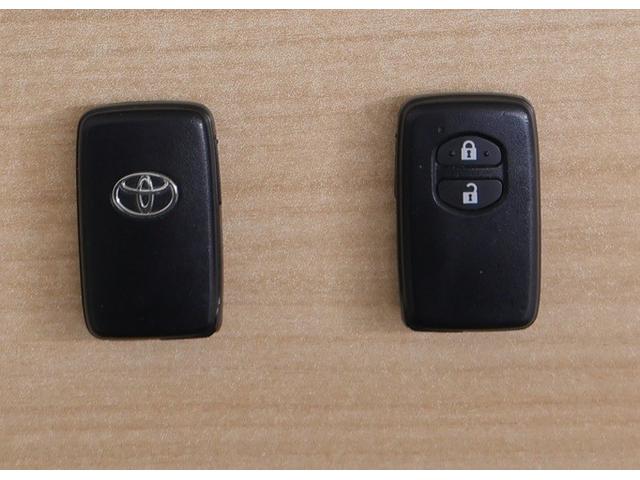 ヴィッツ ハイブリッドＦ　衝突軽減　ＬＥＤヘッドランプ　横滑り防止機能　盗難防止装置　スマートキー＆プッシュスタート　キーレス　ワンセグＴＶ　ＥＴＣ車載器　バックモニター　記録簿　エアコン　パワーステアリング　ＡＢＳ（21枚目）