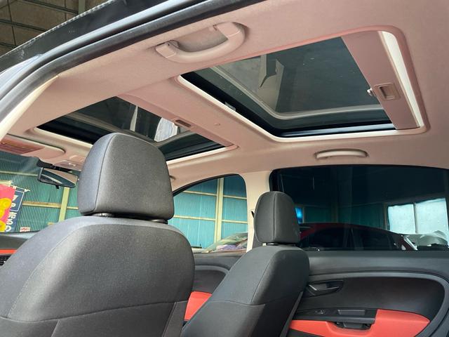 プント 2万キロ代・車検9年11月まで・サンルーフ・修復歴無し・禁煙車・グー鑑定車・ジウジアーロ・デュアロジック・セレスピード・FCAイタリー・(3枚目)