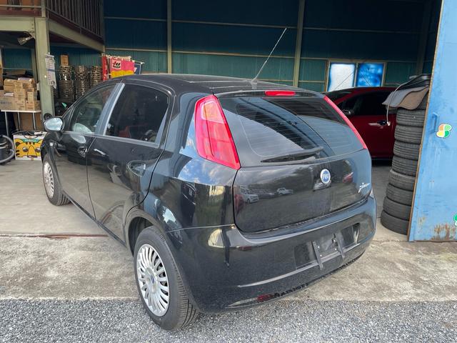 プント 2万キロ代・車検9年11月まで・サンルーフ・修復歴無し・禁煙車・グー鑑定車・ジウジアーロ・デュアロジック・セレスピード・FCAイタリー・(11枚目)