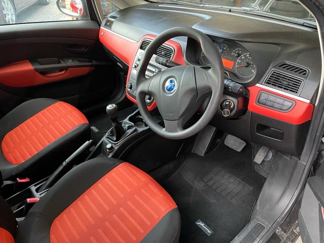 プント 2万キロ代・車検9年11月まで・サンルーフ・修復歴無し・禁煙車・グー鑑定車・ジウジアーロ・デュアロジック・セレスピード・FCAイタリー・(16枚目)