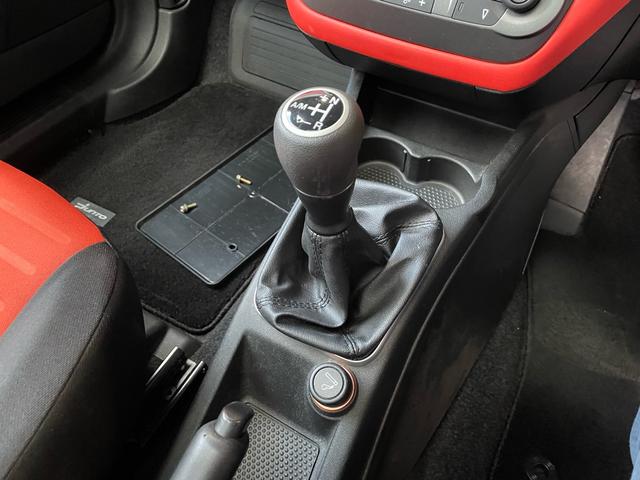 プント 2万キロ代・車検9年11月まで・サンルーフ・修復歴無し・禁煙車・グー鑑定車・ジウジアーロ・デュアロジック・セレスピード・FCAイタリー・(17枚目)