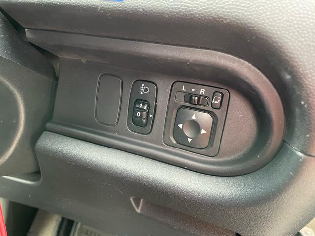 サイドミラーは電動式です