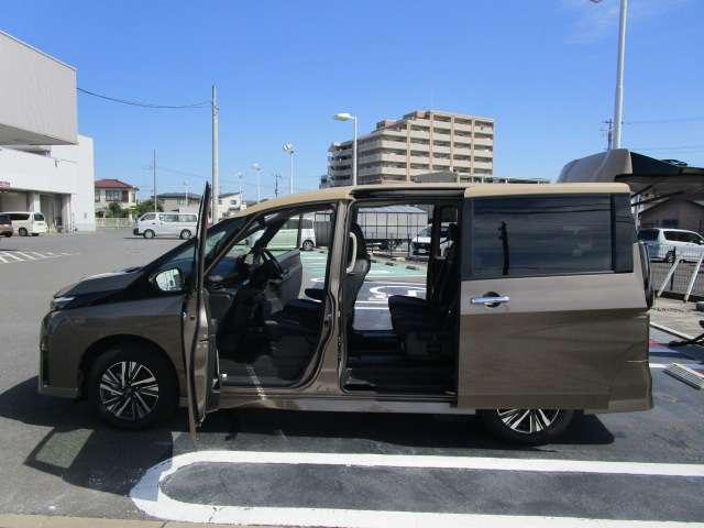 セレナ 1.4 e-4ORCE ハイウェイスターV 4WD 12.3インチ日産コネクトナビ・後席モニター レーンキープアシスト LED アラウンドモニター フルオートエアコン ETC 4WD 両側パワースライドドア インテリジェントクルーズ 踏み間違い衝突防止(24枚目)