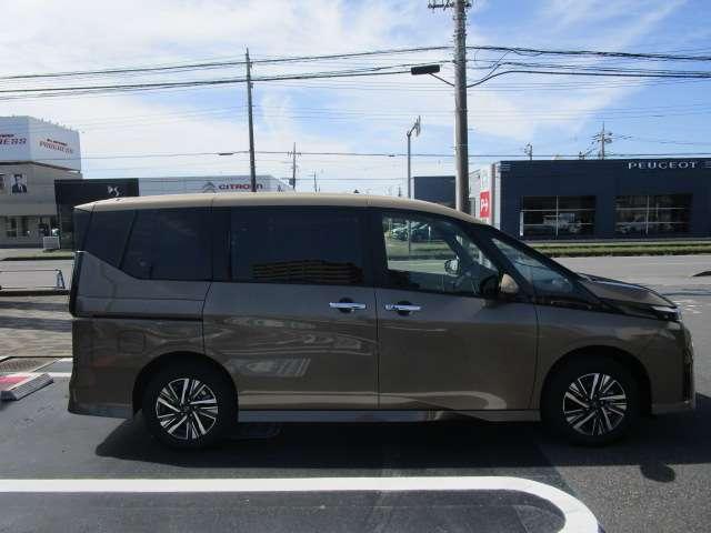 セレナ 1.4 e-4ORCE ハイウェイスターV 4WD 12.3インチ日産コネクトナビ・後席モニター レーンキープアシスト LED アラウンドモニター フルオートエアコン ETC 4WD 両側パワースライドドア インテリジェントクルーズ 踏み間違い衝突防止(25枚目)