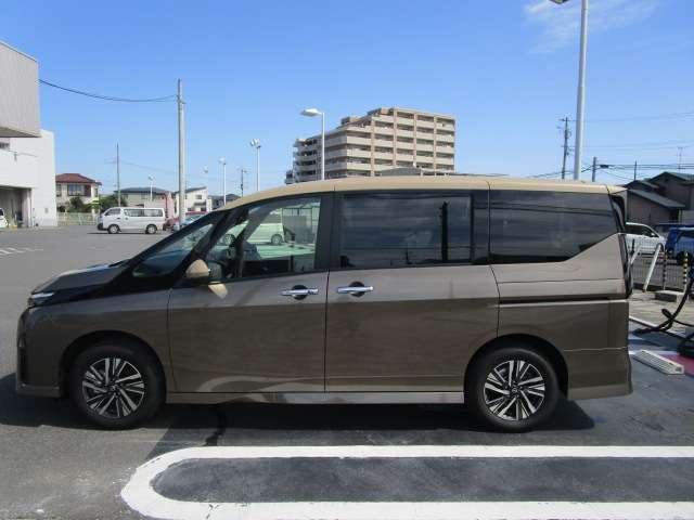 セレナ 1.4 e-4ORCE ハイウェイスターV 4WD 12.3インチ日産コネクトナビ・後席モニター レーンキープアシスト LED アラウンドモニター フルオートエアコン ETC 4WD 両側パワースライドドア インテリジェントクルーズ 踏み間違い衝突防止(26枚目)