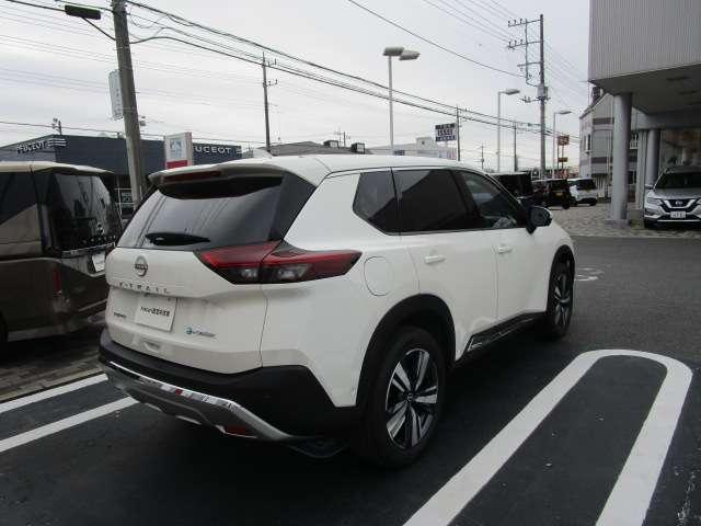 エクストレイル 1.5 G e-4ORCE 4WD 12.3インチコネクトナビ・アラウンドビュー 本革S 1オーナー パークアシスト 禁煙 LEDヘッドランプ ナビTV スマートキー レーダークルーズ LKA キーフリー ETC 4WD アルミホイール メモリーナビ 記録簿 ドライブレコーダー(4枚目)