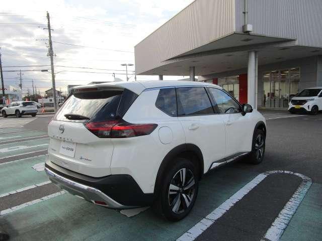 エクストレイル １．５　Ｇ　ｅ－４ＯＲＣＥ　４ＷＤ　１２．３インチ日産コネクトナビ・アラウンドビ　試乗車　１オーナー　パークアシスト　禁煙　ＬＥＤヘッドランプ　ナビＴＶ　スマートキー　レーダークルーズ　ＬＫＡ　キーフリー　ＥＴＣ　４ＷＤ　アルミホイール　メモリーナビ　記録簿　ドライブレコーダー（4枚目）