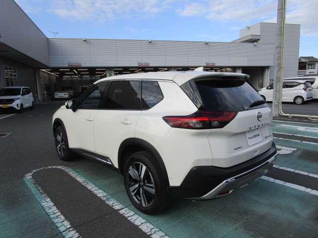 エクストレイル １．５　Ｇ　ｅ－４ＯＲＣＥ　４ＷＤ　１２．３インチ日産コネクトナビ・アラウンドビ　試乗車　１オーナー　パークアシスト　禁煙　ＬＥＤヘッドランプ　ナビＴＶ　スマートキー　レーダークルーズ　ＬＫＡ　キーフリー　ＥＴＣ　４ＷＤ　アルミホイール　メモリーナビ　記録簿　ドライブレコーダー（6枚目）