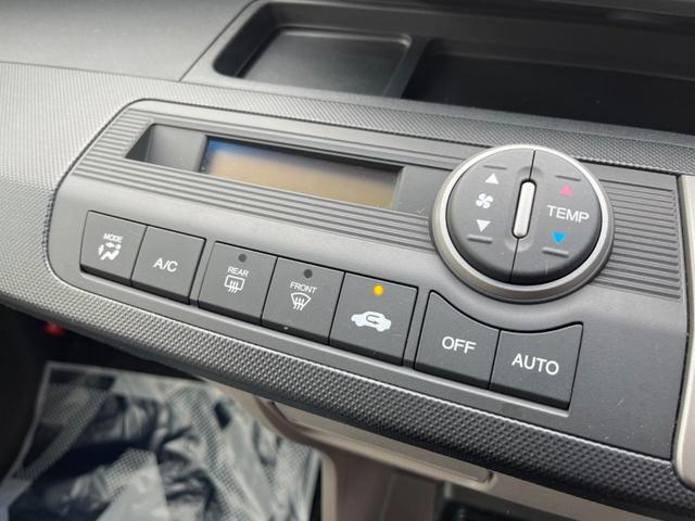 フリード Ｇ　エアロ　電動スライドドア　禁煙車　バックカメラ　Ｂｌｕｅｔｏｏｔｈ　ＥＴＣ　ＨＩＤヘッドライト　オートライト　オートエアコン　革巻きステアリング　純正１５インチアルミ　地デジ　盗難防止装置　プライバシーガラス（7枚目）