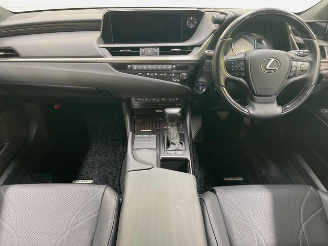 ＥＳ ＥＳ３００ｈ　バージョンＬ　ムーンルーフ　マークレビンソン　デジタルインナーミラー　リアスポイラー　黒革　全席シートヒーター　３席独立温度調整オートエアコン　パノラミックビューモニター　ＢＳＭ　ハンズフリーパワートランクリット（2枚目）