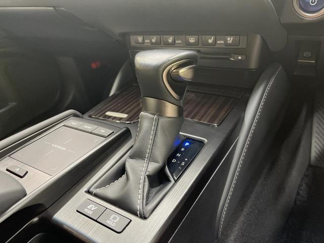 ＥＳ ＥＳ３００ｈ　バージョンＬ　ムーンルーフ　マークレビンソン　デジタルインナーミラー　リアスポイラー　黒革　全席シートヒーター　３席独立温度調整オートエアコン　パノラミックビューモニター　ＢＳＭ　ハンズフリーパワートランクリット（24枚目）
