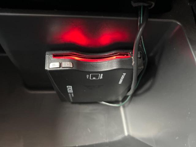 ヴェルファイア ２．４Ｚ　両側電動ドア　ＳＤナビ　１００Ｖ電源　禁煙車　コーナーセンサー　スマートキー　ＨＩＤヘッド　ＥＴＣ２．０　オートライト　デュアルエアコン　リアエアコン　Ｂｌｕｅｔｏｏｔｈ　ＣＤ　ＤＶＤ再生　地デジ（5枚目）