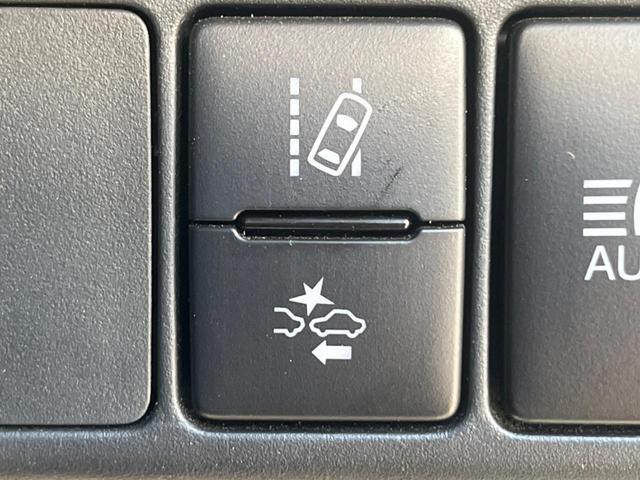 アクア Ｓスタイルブラック　衝突被害軽減システム　コーナーセンサー　スマートキー　ＬＥＤヘッド　ビルトインＥＴＣ　車線逸脱警報　オートライト　オートエアコン　ＣＤ（3枚目）