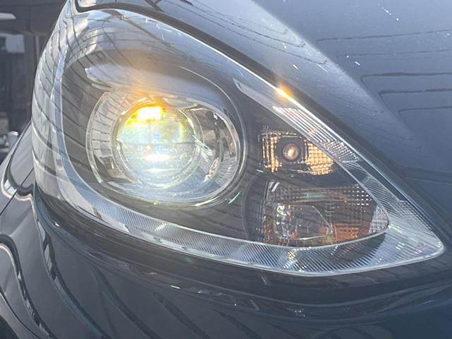 アクア Ｓスタイルブラック　衝突被害軽減システム　コーナーセンサー　スマートキー　ＬＥＤヘッド　ビルトインＥＴＣ　車線逸脱警報　オートライト　オートエアコン　ＣＤ（12枚目）